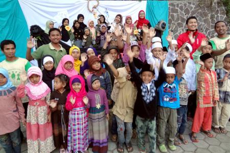 Supporter ProFauna Indonesia Kumpulkan Dana Rp 5 juta untuk Edukasi Anak Desa