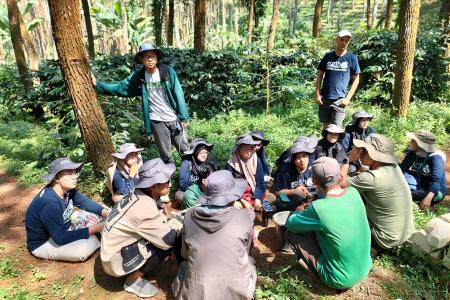 diskusi dengan petani hutan binaan PROFAUNA